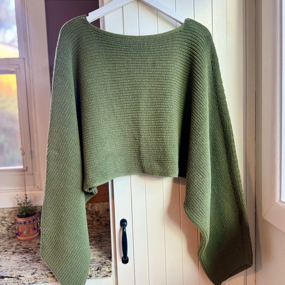 Forever 21 Olive Green Open Back Oversized Cropped Knit Sweater M